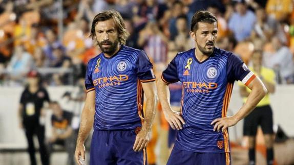 David Villa y Andrea Pirlo durante un encuentro con el New York City.