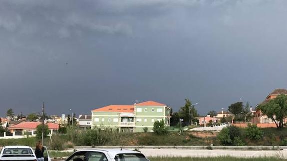 Granizo, lluvia y rayos en Requena y Utiel