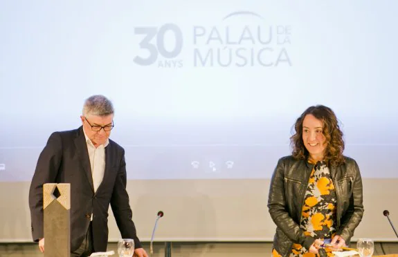 Vicent Ros y Glòria Tello presentaron ayer los actos conmemorativos del 30 aniversario del Palau. :: damián torres