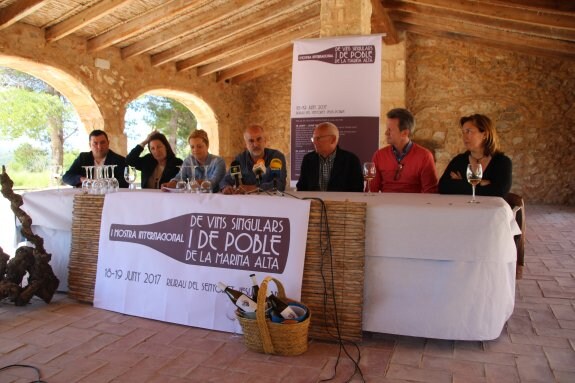 Un momento de la presentación de la Mostra de vins singulars i de poble de la Marina Alta. :: R. González