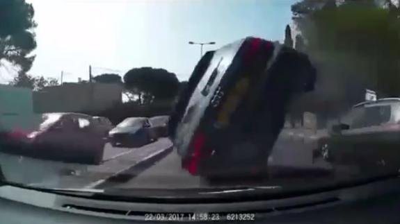 Espectacular accidente de tráfico en Israel