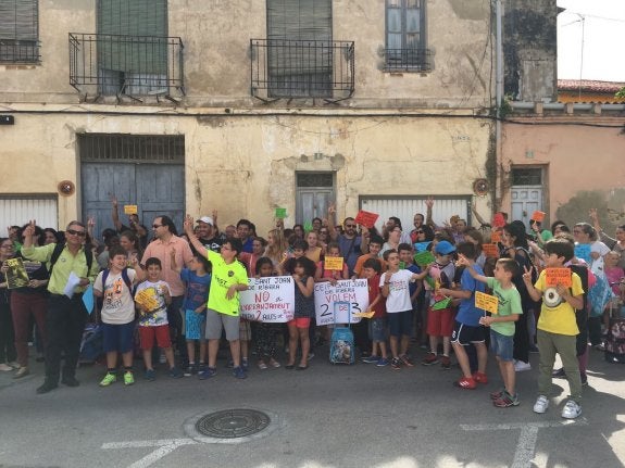 El San Juan de Ribera de Burjassot protesta contra el cierre de un aula