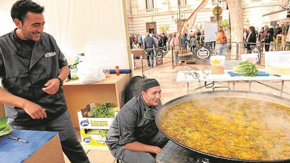 Una de las paellas preparadas en la edición anterior.