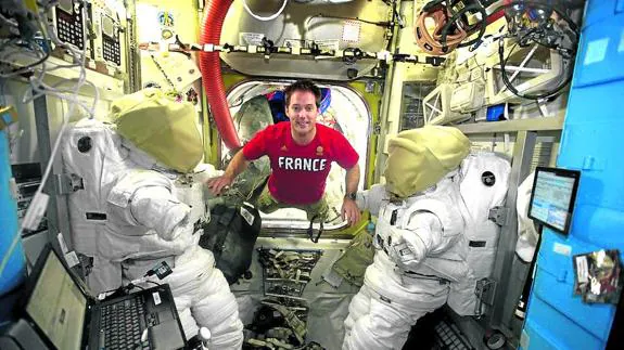 El astronauta Thomas Pesquet, en la estación internacional, en una imagen de la Agencia Espacial Europea.