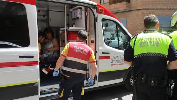 Atendidas tres personas por inhalación en humo en un incendio en Xàtiva