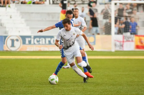 Una acción del partido de ayer en Talavera. :: alberto castaño