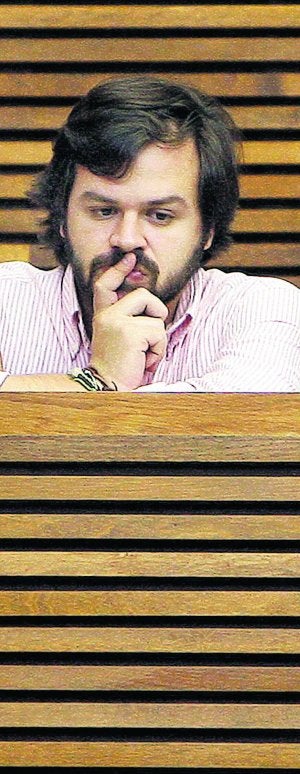 Nacho Uriarte, en la tribuna de Les Corts. ::
EFE/J. C. CÁRDENAS
