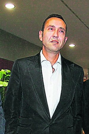 Rafael Gil. ::
SIGNES