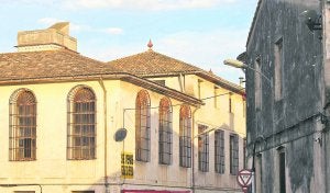 Las ventanas características de la fábrica que permitían la entrada de luz clara en el interior. ::                             JUANTXO RIBES