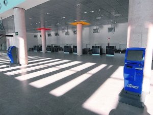 Sala de facturación del aeropuerto de Castellón. ::
LP