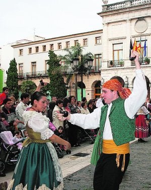Danzas regionales en el Corpus de Gandia. ::
J. R.