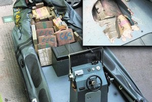 Unos narcos avisan a Salvamento Marítimo al averiarse su embarcación