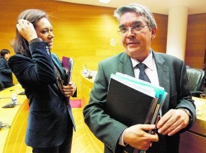 El Consell estudia cómo aplicar el horario europeo a los funcionarios