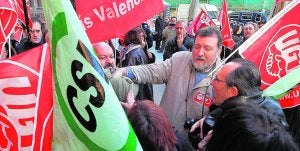 La protesta por el recorte en Sanidad acaba en bronca entre sindicalistas