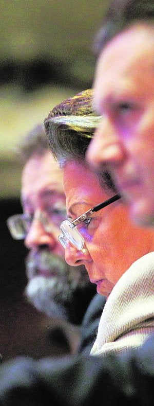 Barberá, entre el secretario y el interventor, en el pleno. ::
J.J.MONZÓ
