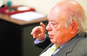 Jordi Pujol, durante la entrevista que mañana publicará LAS PROVINCIAS. / Txema Rodríguez