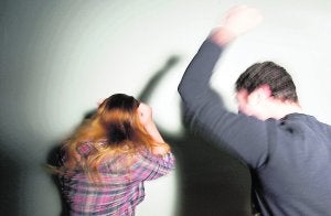 Imagen que ilustra un caso de agresión física a una mujer. / Txema Rodríguez