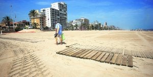 Costas insta a Gandia a reiniciar el proyecto de los chiringuitos por los continuos cambios