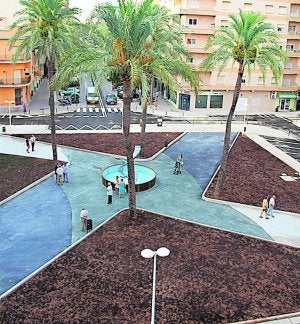 Gandia abre al tráfico la plaza de España y dota la zona de aparcamientos