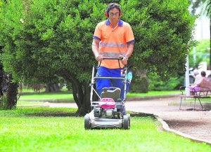 Gandia clausura la empresa mixta y recupera seis contratas de limpieza