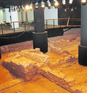 Dos sótanos de viviendas acogen una de las mejores calzadas romanas de España