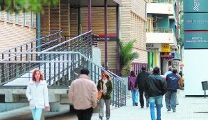 El sindicato UGT insiste en que el hospital de Gandia está «obsoleto» y hacen falta camas y personal. ::
JUANTXO RIBES