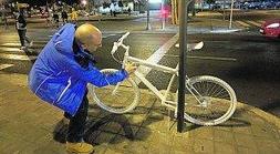 Roban la bicicleta que recordaba el atropello mortal de una joven