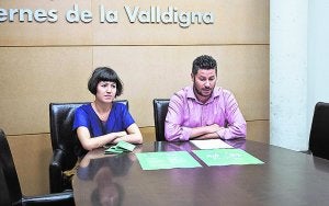 Alejandra Català y Víctor Borrás durante la presentación de la campaña. ::
LP