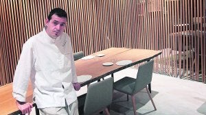 El cocinero de Barx, en su restaurante Ricard Camarena. / T. Rodríguez