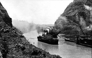 Viaje. El 'SS Ancon' cruza el canal por vez primera en agosto de 1914. ::                             LP