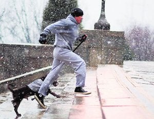 Rocky Balboa entrenándose con su perro, en una escena de la saga cinematográfica. / FOX