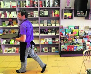 El interior de Bibliocafé. ::
JUAN JOSÉ MONZÓ