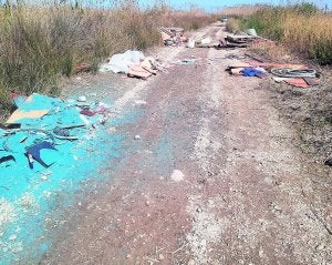 La Guardia Civil investiga vertidos «contaminantes» de pintura en el Marjal de Oliva