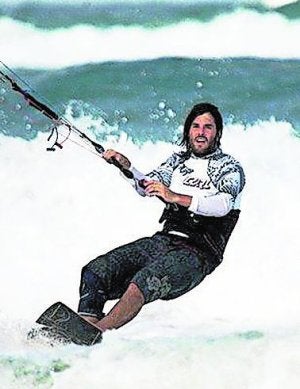 Adrián, amante del kite-surf. ::                             LP