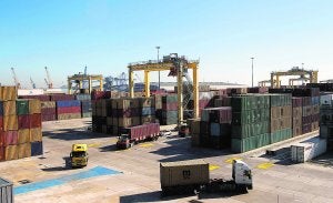 Terminal de contenedores en el Puerto de Valencia. ::                             IRENE MARSILLA