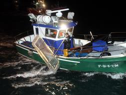 Detectan una "potente" actividad ilegal de pesca de arrastre en aguas valencianas