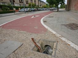 Estado de una zona de carril bici en Valencia. Foto PENALBA.