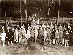 Las sagas valencianas de payasos, contorsionistas y equilibristas