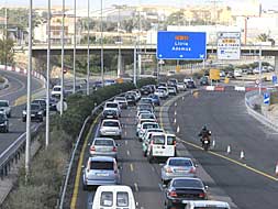 Paterna y San Antonio se unen para reivindicar el metro junto a la autovía