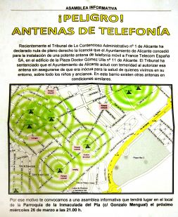 Cartel con la relación de antenas de telefonía móvil en el Pla.