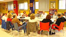 Los miembros del Col·lectiu de Mestres de la Safor y la Escola d'Estiu del País Valencià "Marina-Safor", reunidos en asamblea.
