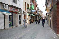 La policía de Paiporta insta a los extranjeros a cerrar sus comercios durante la protesta de ultras de hoy