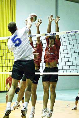 El Xàtiva Voleivol consigue un triunfo clave ante el Sant Boi