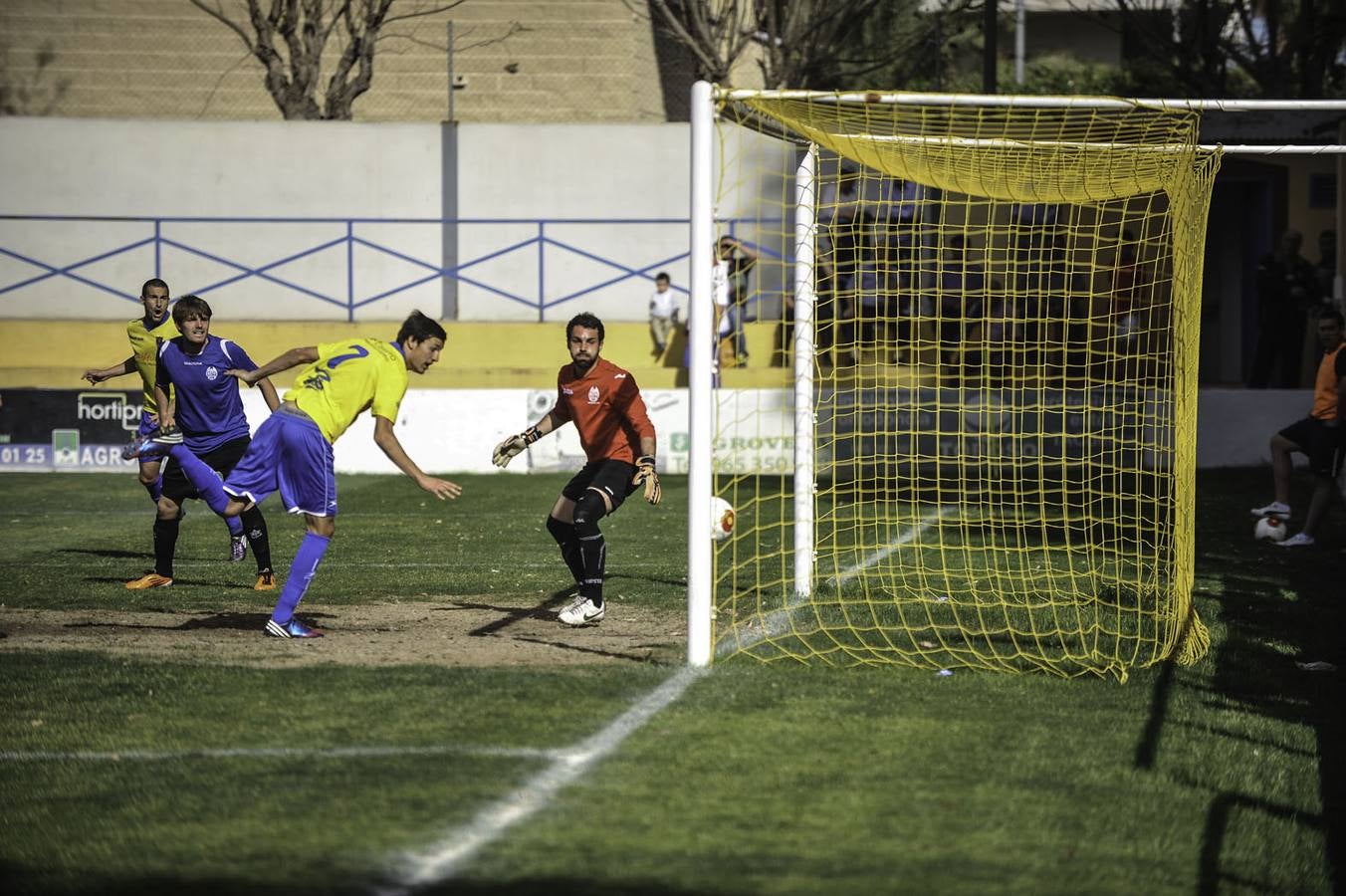 Imágenes del partido Orihuela-Paterna disputado en Los Arcos