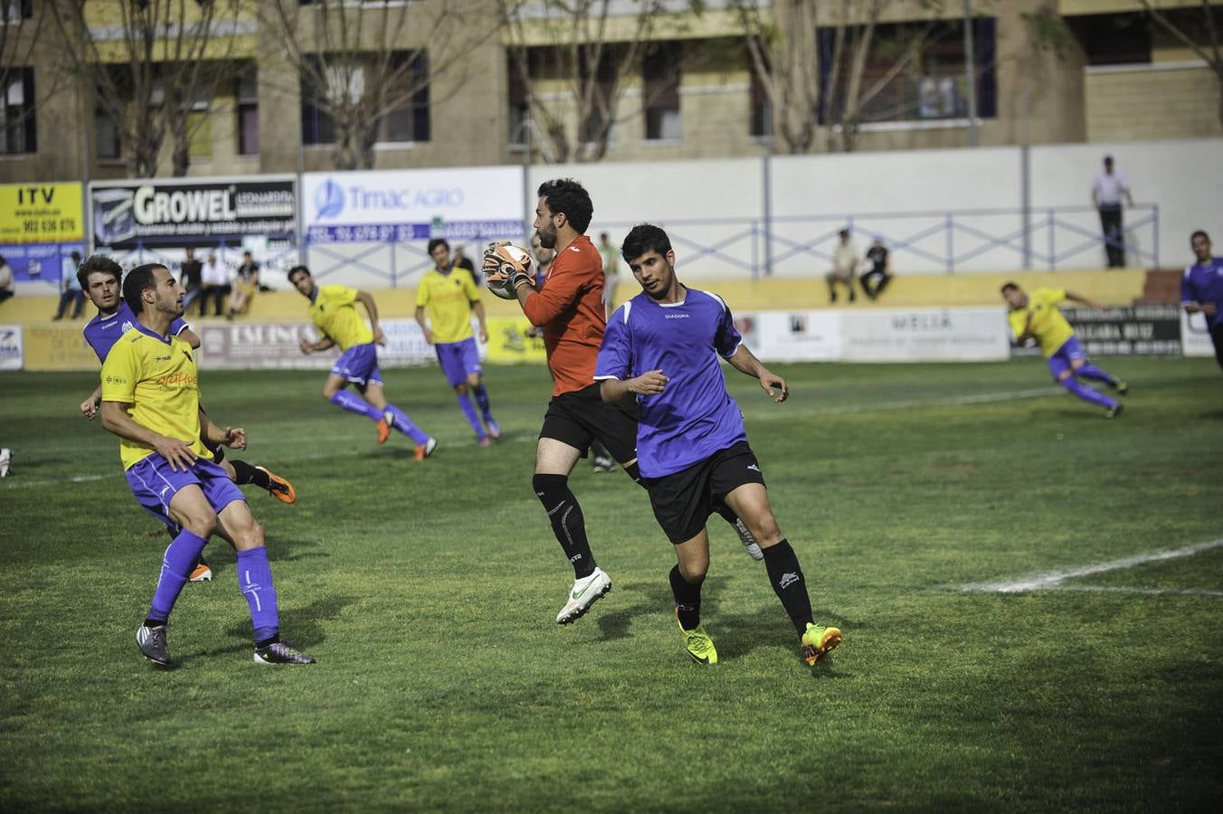 Imágenes del partido Orihuela-Paterna disputado en Los Arcos