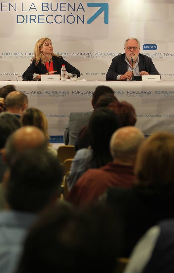 Arias Cañete se reúne en Alicante con emprendedores y empresarios