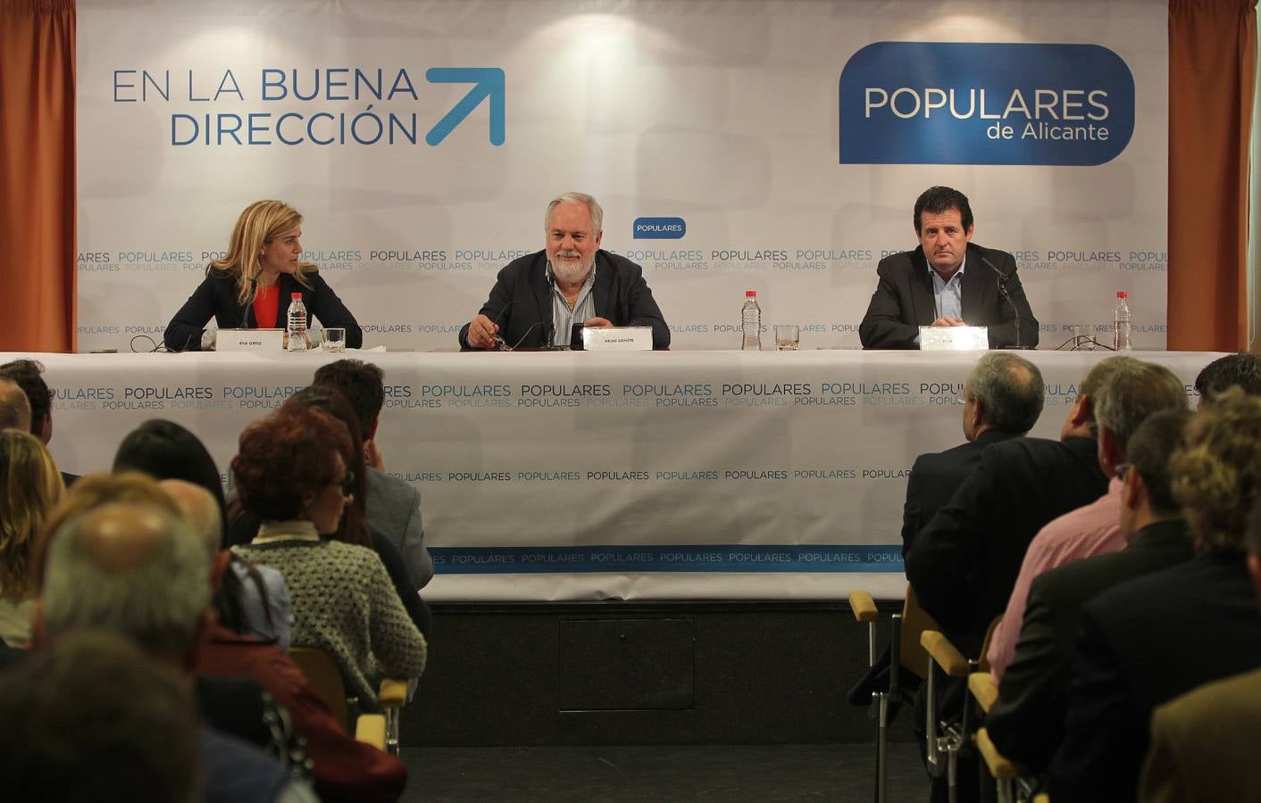 Arias Cañete se reúne en Alicante con emprendedores y empresarios