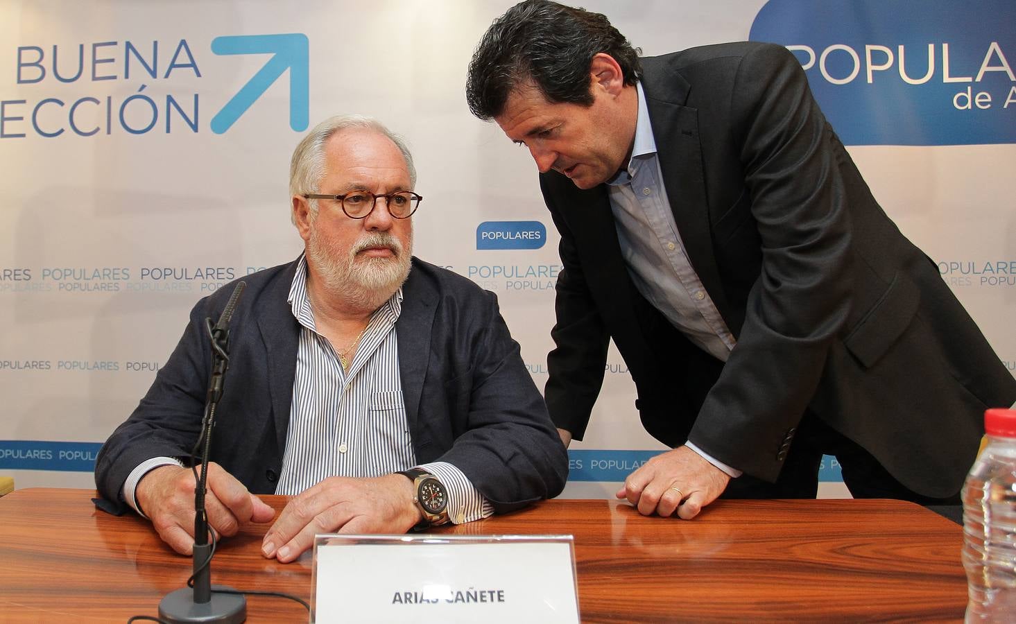 Arias Cañete se reúne en Alicante con emprendedores y empresarios