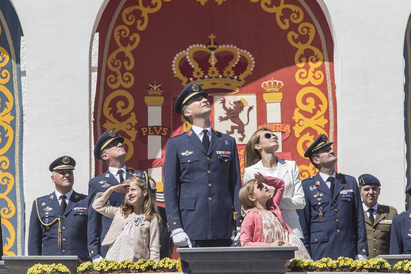 Los Príncipes presiden las bodas de plata de su promoción de la AGA