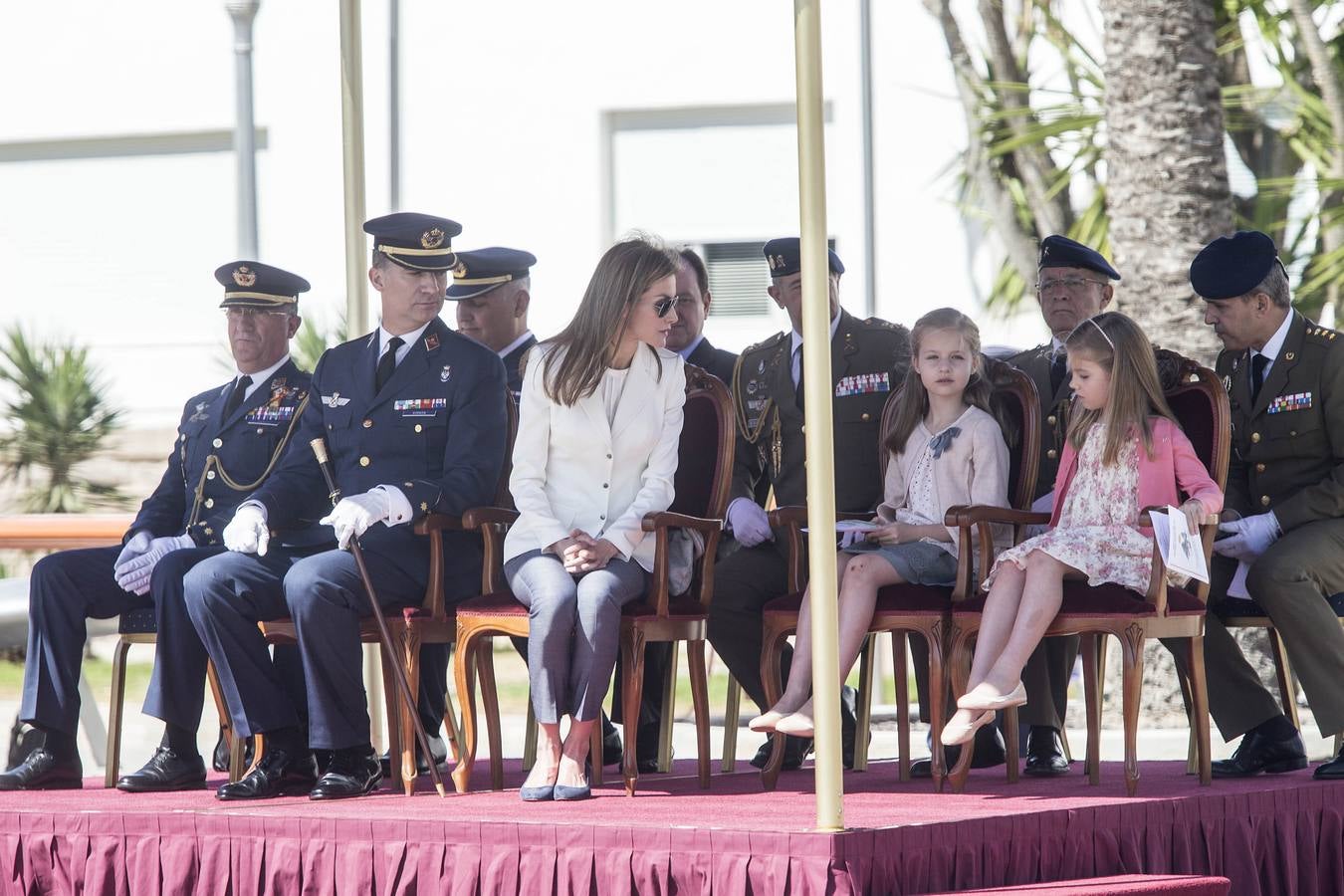 Los Príncipes presiden las bodas de plata de su promoción de la AGA